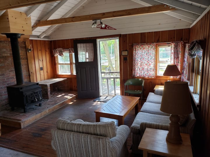 Scenic Cottages (2bdrm) South Shore Sturgeon Lake - Kawartha Lakes