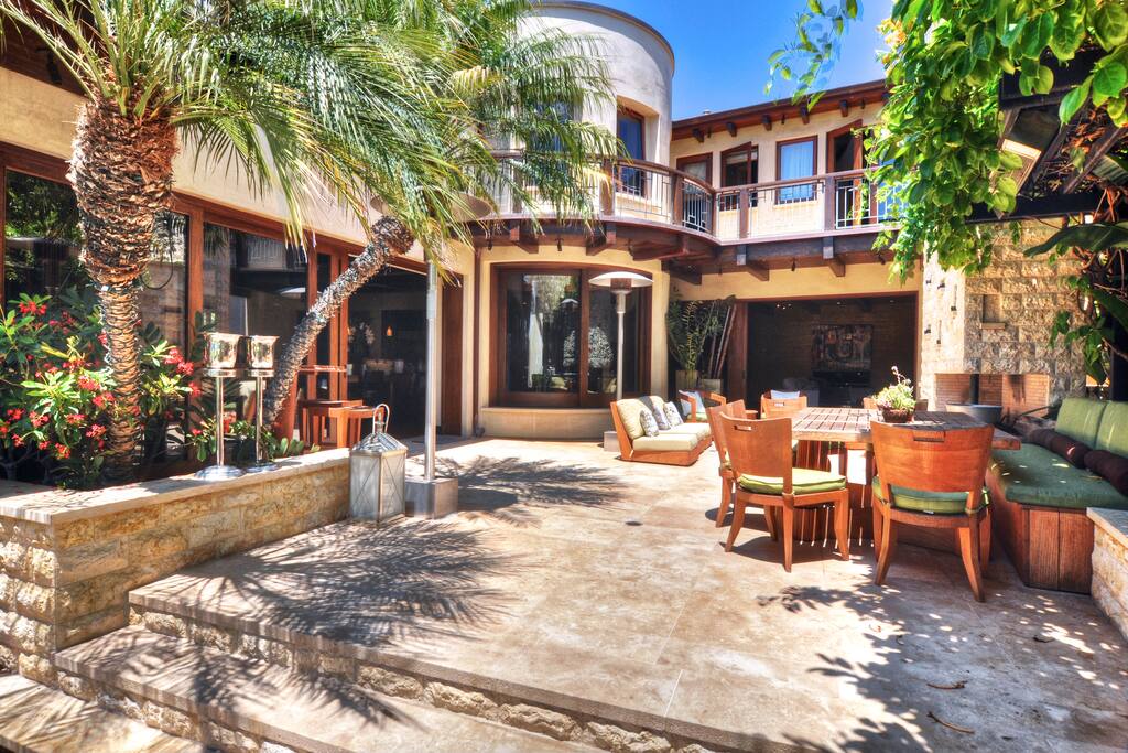Stunning Courtyard with privacy screen