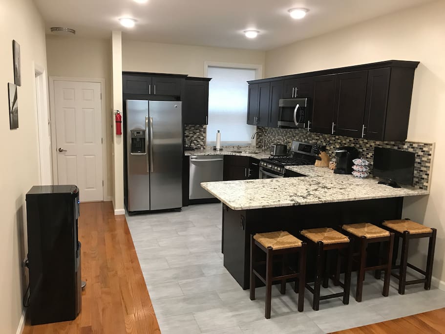 Modern 2 bd Apartment in West New York