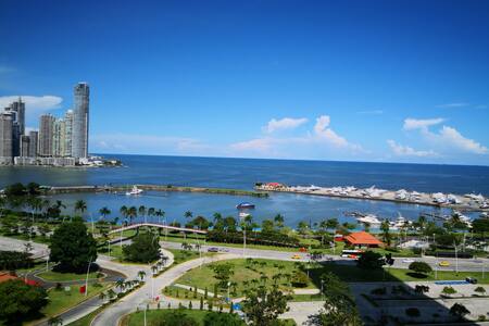 Downtown Panama, sea view rooms. Personal washroom