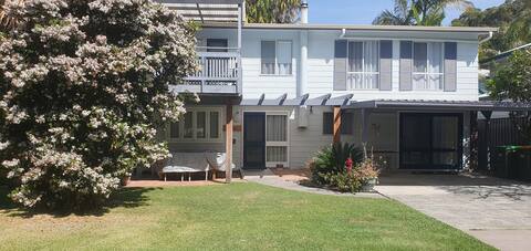 Spacious House. Easy 5 min to beach, Dogs welcome