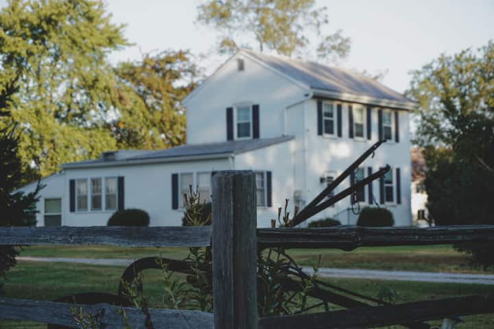 Doc's Farmhouse, Historic 1844 Home