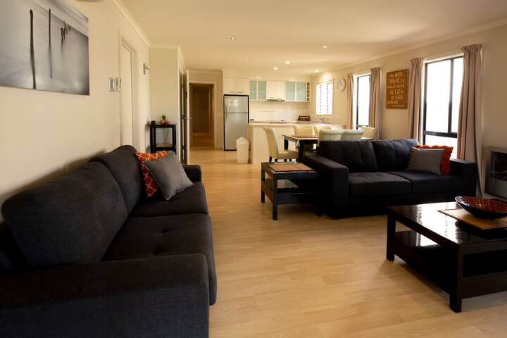 Airbnb Lake Hume Village Vacation Rentals Places To Stay