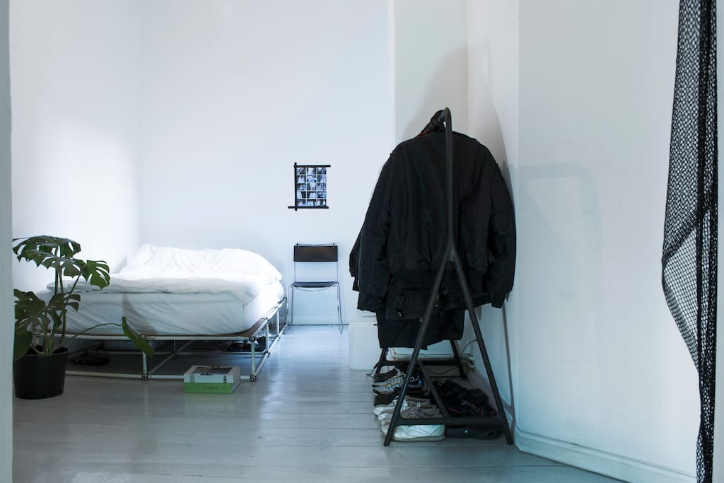 the bedroom with a thick double bed mattress (140 x 200 cm), clothes Rack and window to the yard.