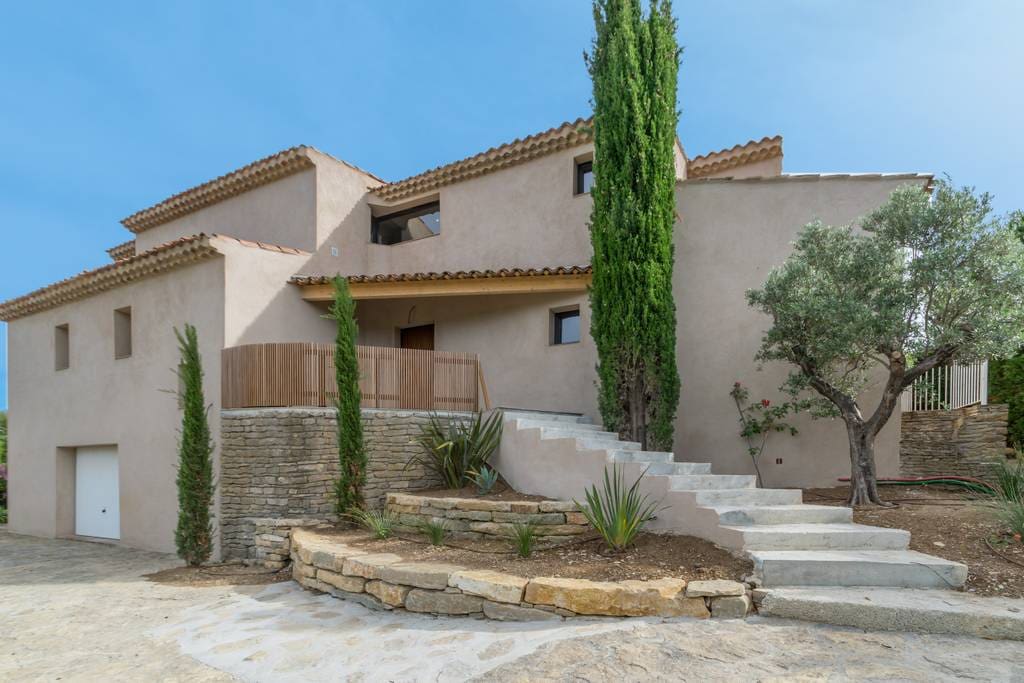 maison coté accès portail