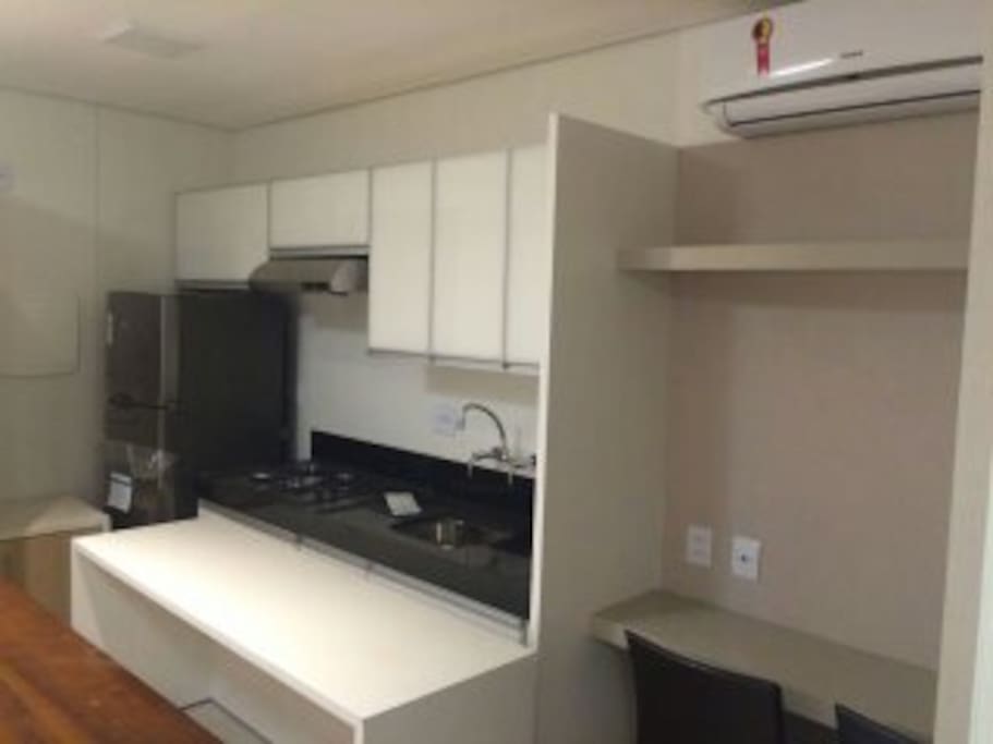 cozinha e mesa para estudo