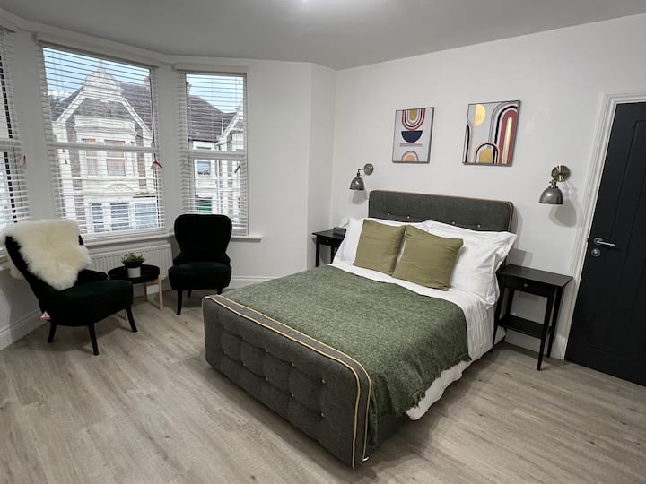 Lovely Studio Apartment, with a Sea View! Condominiums for Rent in