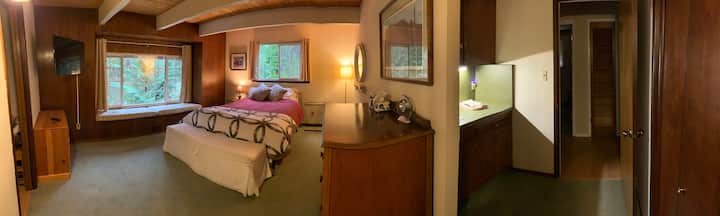 Queen room with Pano view