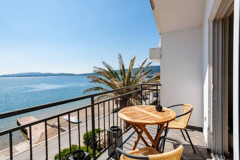Beachfront Family 2br+2Balconies apt w/ 
 Sea View
