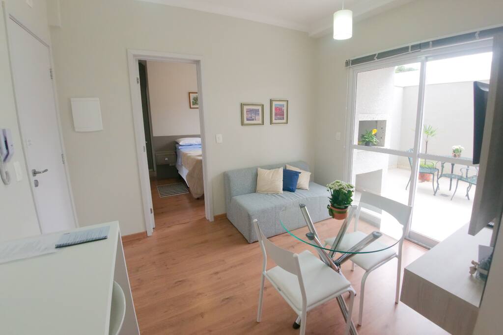 Sala com área externa exclusiva