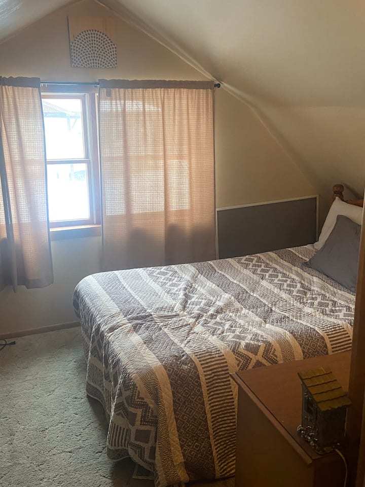 2 full size beds in upstairs loft