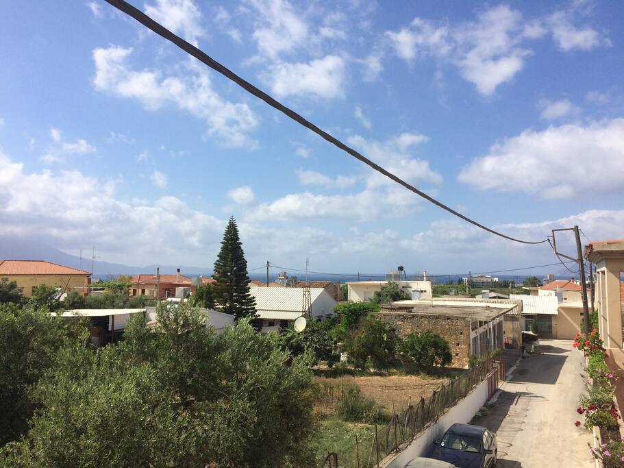 Θέα βόρεια προς τη θάλασσα που είναι στο ένα χιλιόμετρο από το σπίτι