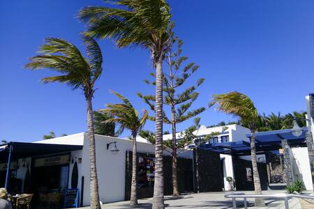 habitacion 15m2 ,nevera , microondas,mesa y sillas