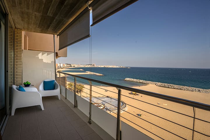 Exclusive beachfront apartment. Costa Brava
