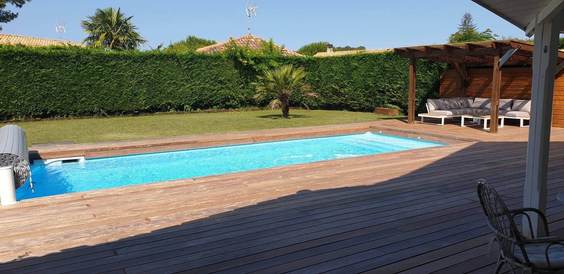 Cozy wooden house with pool — Foto 4