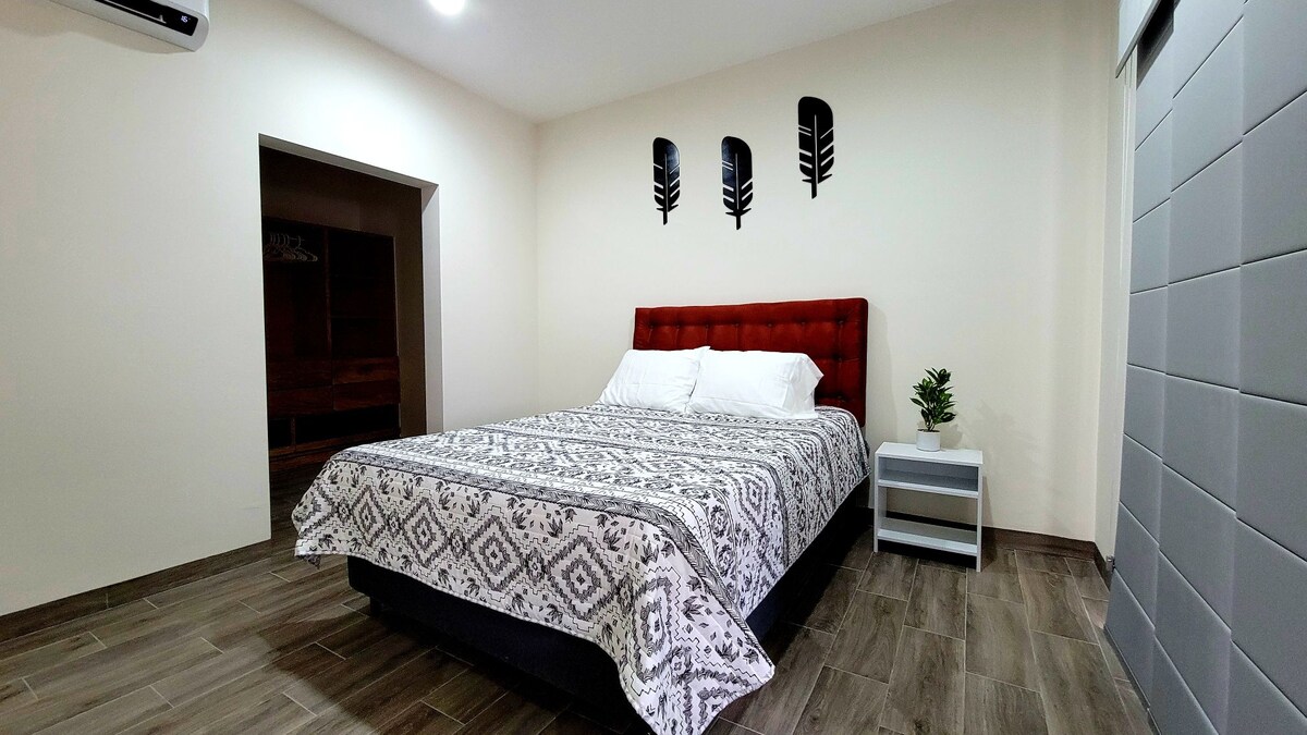 舒适的美式标准双人床、记忆泡沫矫形床垫（ ：