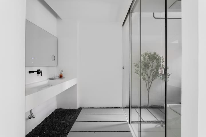 【全面消毒】【拱舍】42m²设计师民宿 私人影院 7号线赤尾站 福田中心 近会展中心/华强北/香港