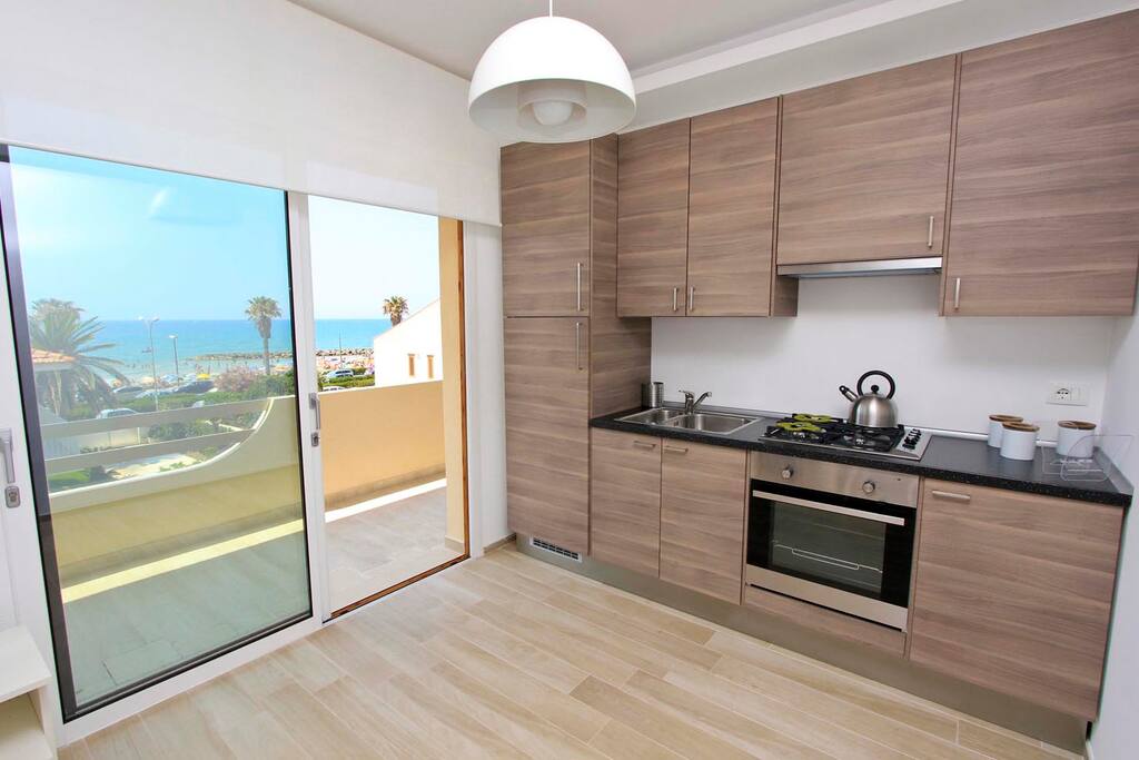 Kitchen - Lounge