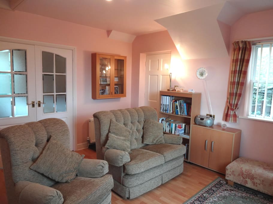 Living Room - bright & Comfortable