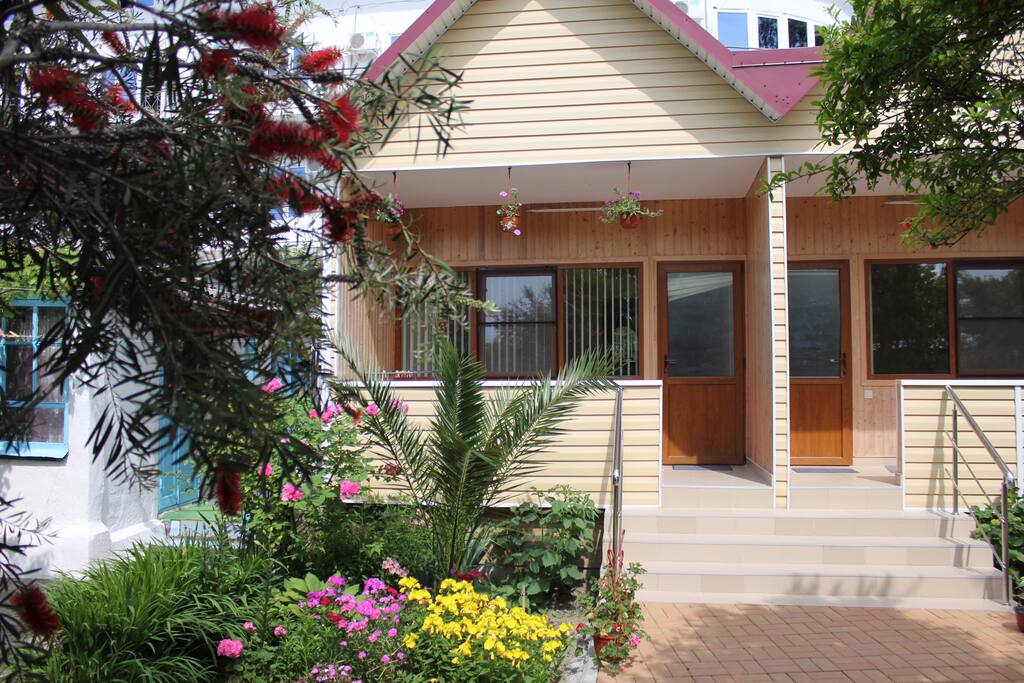 Аквалайф сочи лоо. Aqua life отель 3 лоо сочи. Лоо таллинская 9а гостевой дом. Сайты гостевых домов в лоо. Лоо домик у андрея таллинская 7.