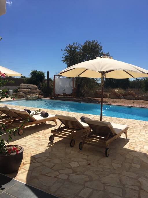 SWIMMING POOL AND SUN BEDS