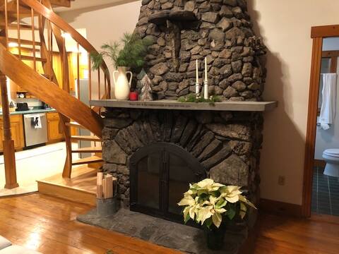 Spacious Lakeside Comfort - Fall/Winter Wonderland