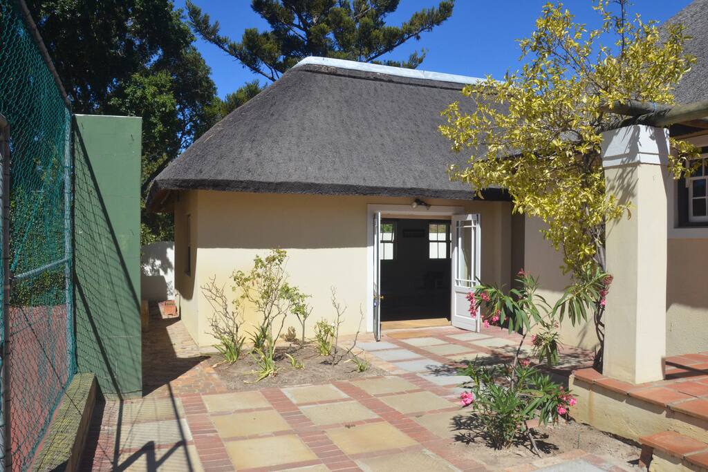 Cosy Thatched Cottage