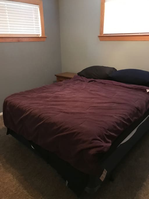 Queen-sized Bed in Private Room