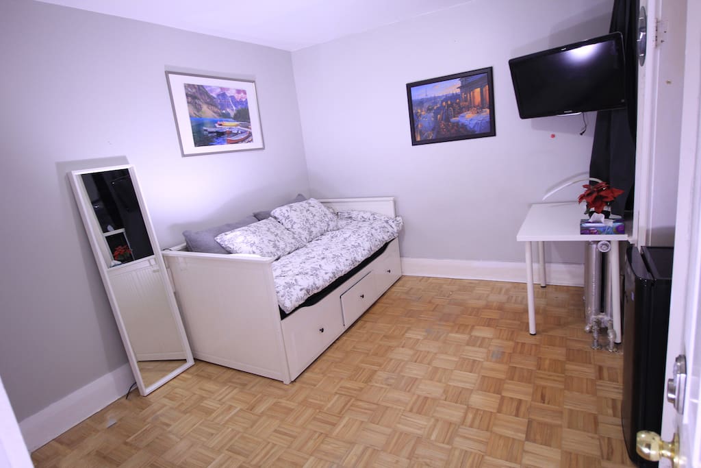 bedroom with twin size bed set up