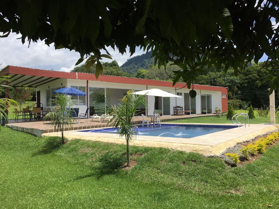 FACHADA O FRENTE DE LA CASA