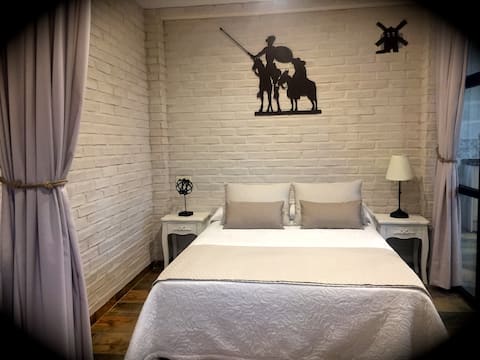 Anuncio de Airbnb popular: Penthouse with views from your terrace. en Toledo