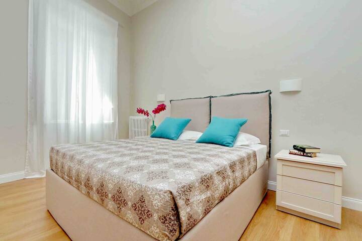 AN AMAZING SUITE OF 200 MQS IN FRONT OF COLOSSEUM gallery image 5