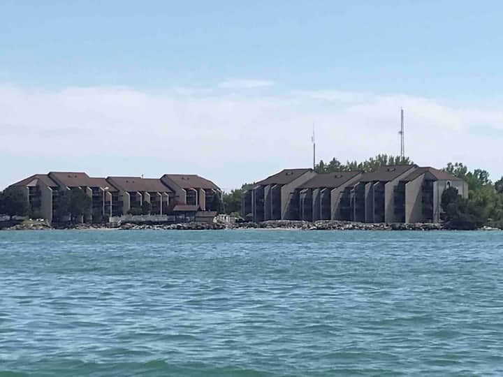 Beautiful Lakeview Condo in Port Clinton, Ohio! Condominiums for Rent