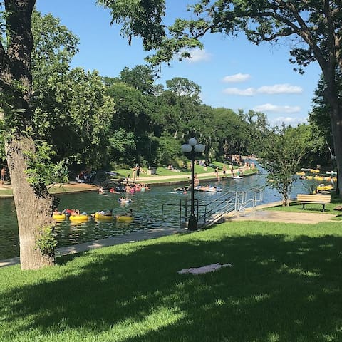 Airbnb Comal River Vacation Rentals Places To Stay Texas