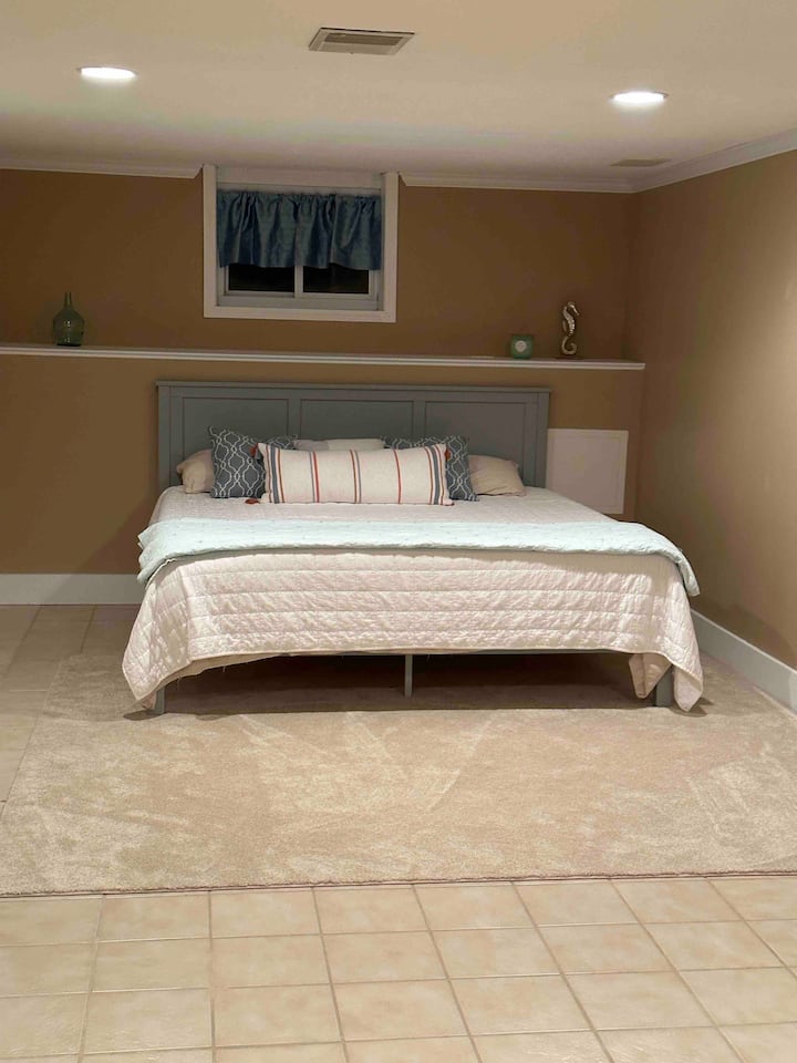 Chumba cha kulala cha kiwango cha chini kabisa (sehemu kubwa sana ya chumba cha chini)