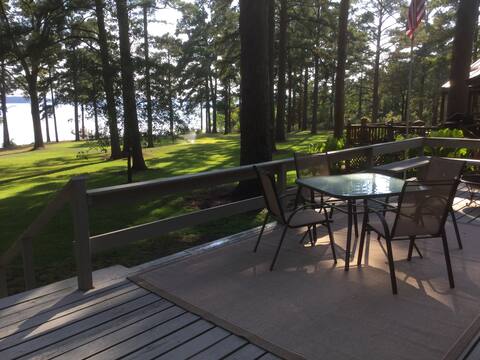 Lakefront 2 bedroom home on Lake O the Pines