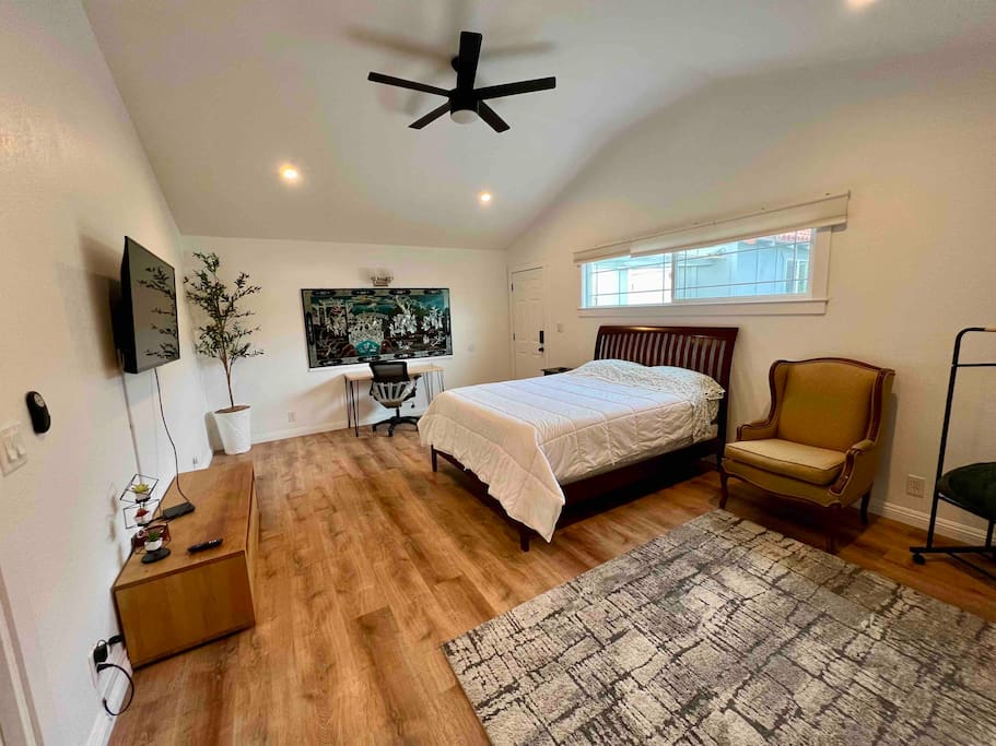 Clean and comfy 2 bedroom private entry