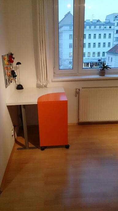 Schreibtisch/desk