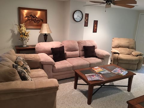 Seven Oaks - Entire Guest House & Main House Suite