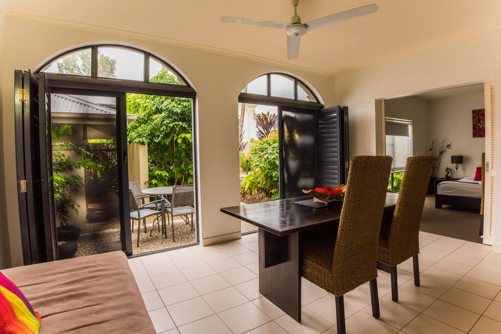 dining / courtyard