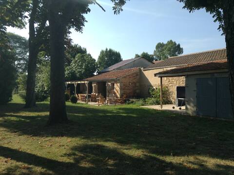 Characterful house 15 minutes from the ocean