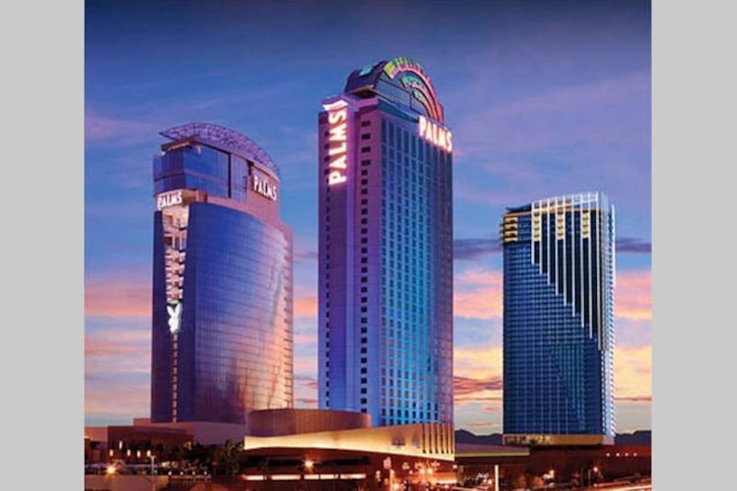 * Stunning Strip View 24th floor *