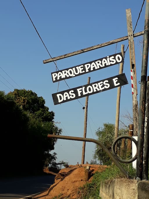 Placa da entrada na Estrada Municipal HBR-020