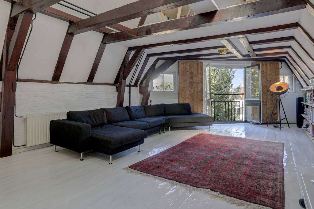 spaceous livingroom
