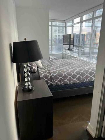 Stylish 3 Bdrm Downtown Toronto gallery image 4