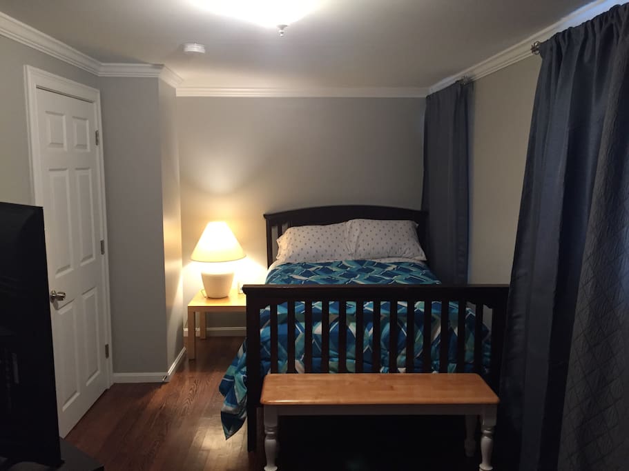 Bedroom with double bed.
Roku wifi TV, comes with Netflix and many more channels. Full size closet.