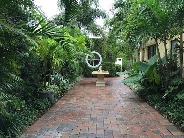 Tropical Cabana with Pool in West Palm Beach