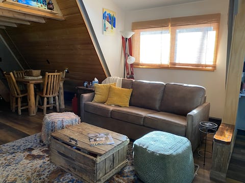 Successful Airbnb property: A frame Ski Cabin. Four Miles from Breckenridge. in Blue River