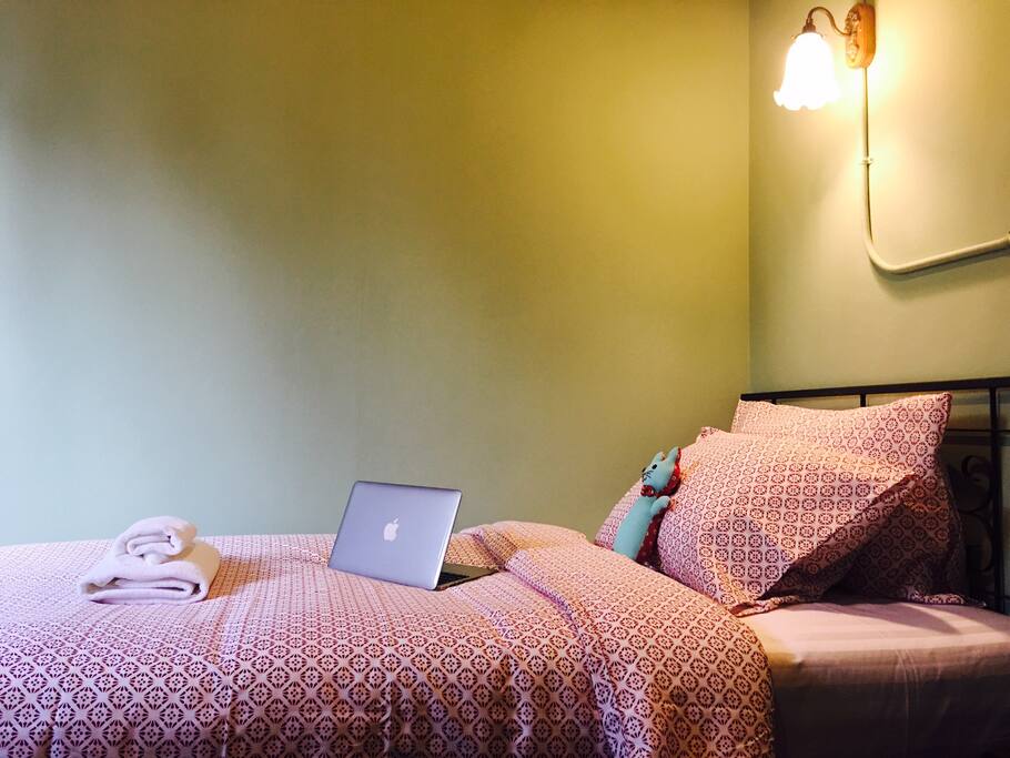 SLEEP AND UPDATE YOUR TRIP TO YOUR FRIEND