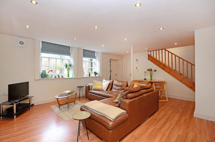 Large 1 Double Bedroom Apartment in Broomhill